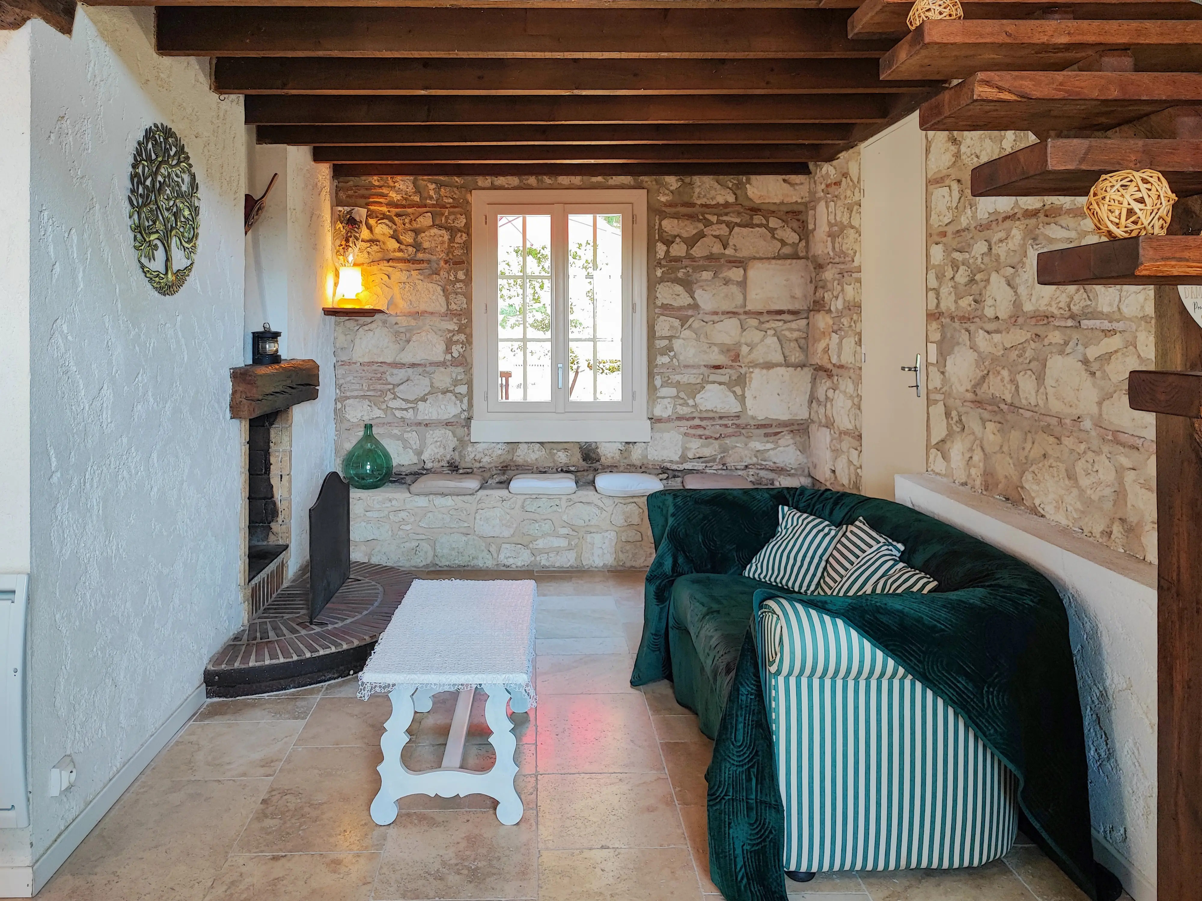 Salon avec cheminée